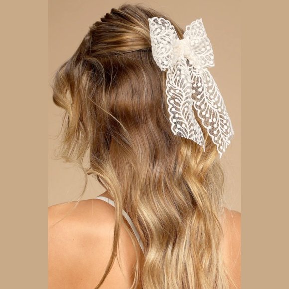 Lulus Accessories - Darling Piece Ivory Embroidered Lace Hair Clip